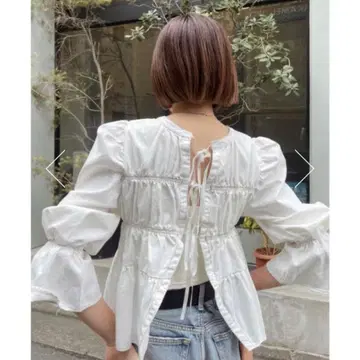moussy 화이트 백 리본 프릴 소매 탑