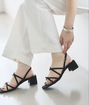 LE TALON 4cm 크로스 리본 샌들