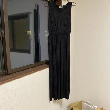 미사용 CHILLE 블랙 슬리브리스 롱 원피스