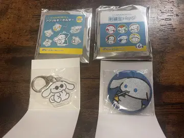 아이시나모롤 아크릴 키링과 자수 캔뱃지 세트