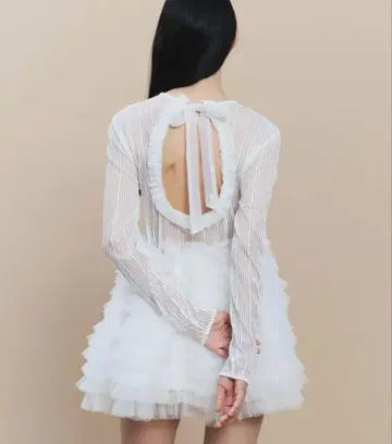 AVELINE RIBBON TOP Bibiy. 비비 시스루