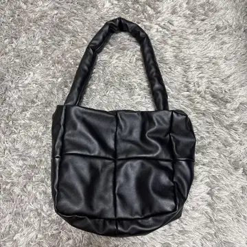 블랙 퀼팅 핸드백
