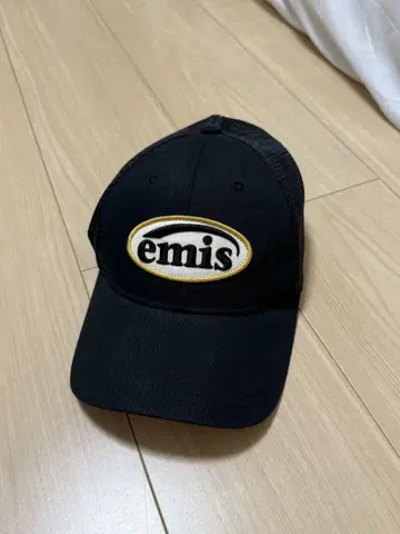 emis 문장 메쉬 볼 캡 블랙