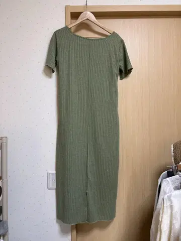 올리브 그린 반팔 롱 원피스