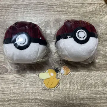 포켓몬 볼 봉제 인형 2개 세트와 코닥 스트랩
