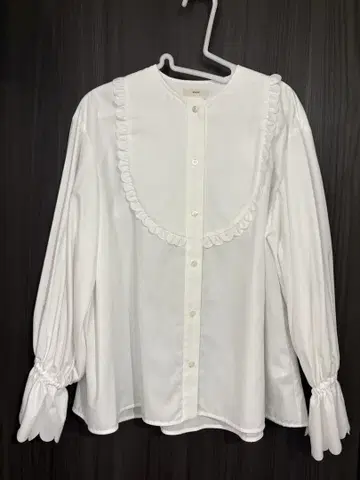 [새상품급] 요리 yori 프릴 화이트 셔츠 F 사이즈