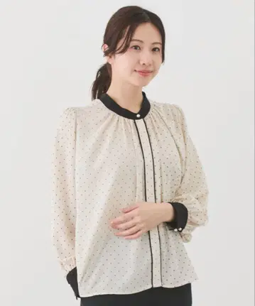 아이보리 도트 무늬 긴팔 셔츠