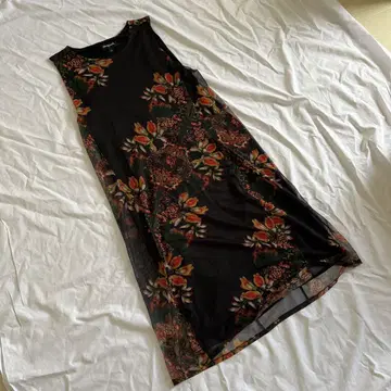 새상품급 Desigual 꽃무늬 슬리브리스 원피스 S 블랙 플로럴