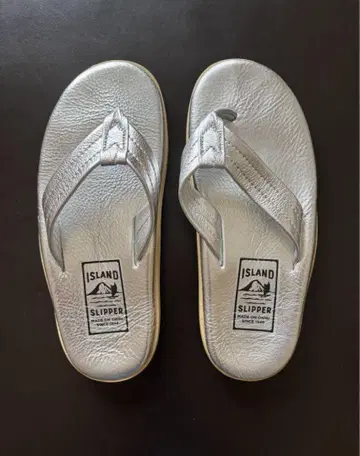 ISLAND SLIPPER 실버 샌들 아일랜드슬리퍼 24.0