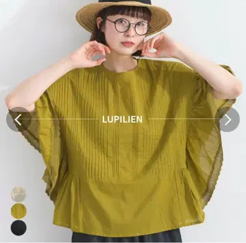 Lupilien 레이스 패치워크 플레어 풀오버 블라우스 머스타드