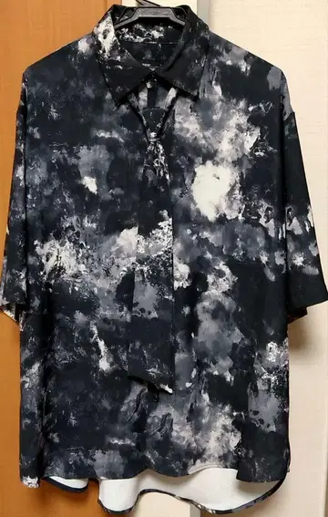 HARE 프린트 보타이 셔츠 S 사이즈