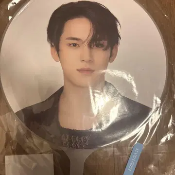 세븐틴 민규 부채 FOLLOW TO JAPAN