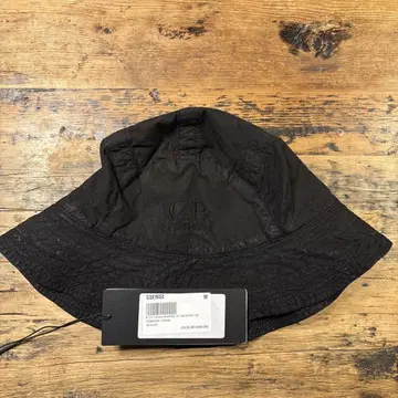 c.p.company 버킷 햇 블랙