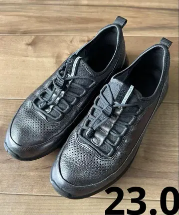 ECCO 메탈릭 그레이 슬립온 스니커즈