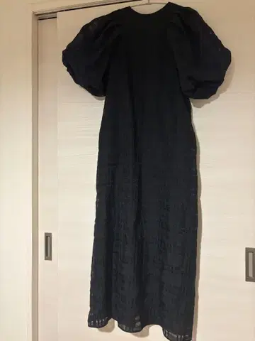 미라 오웬 블랙 퍼프 슬리브 롱 원피스 반팔 0