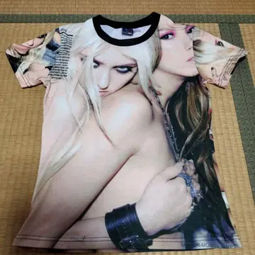 구제 의류 TAYLOR MOMSEN Graphic 풀컬러 티셔츠 S