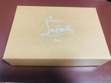 크리스찬루부탱 스터드 이중 접이식 지갑