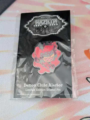 Hazbinhotel Demon Chiei Alastor 핀 배지