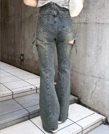 INGNI 사이드 리본 컷 아웃 플레어 데님 팬츠 (블랙)