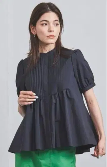 핀턱 숏 슬리브 블라우스 네이비