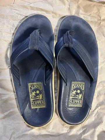 ISLAND SLIPPER 네이비 가죽 샌들