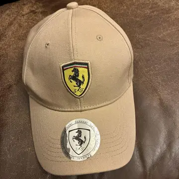 Ferrari 베이지 캡 점프 말 로고