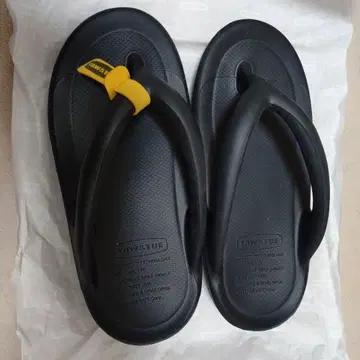 TAW&TOE 블랙 플립플랍