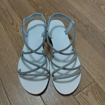 OPAQUE.CLIP 라메 스트랩 샌들