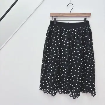 Fifeilles/미디 스커트/볼륨/모노톤/꽃무늬/자수/허리밴딩
