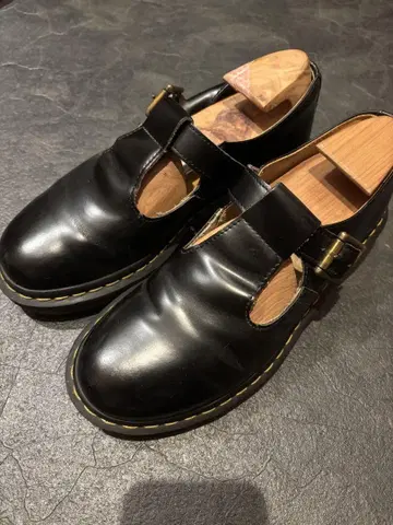 Dr. Martens 닥터마틴 폴리 T바 신발