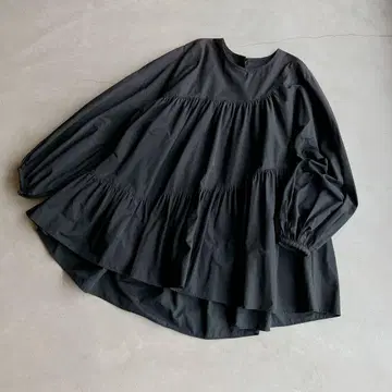 machatt/마챗 티어드 플레어 블라우스 블랙 검정