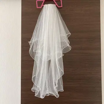 비즈 장식으로 반짝이는 웨딩 베일
