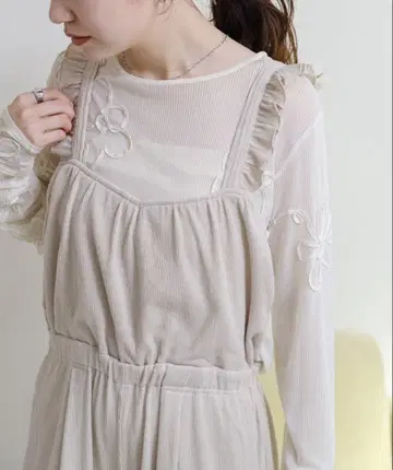 Kastane 플라워 코드 자수 시어 TOPS