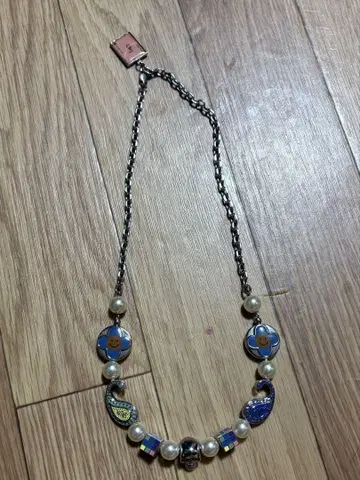 살루테 목걸이