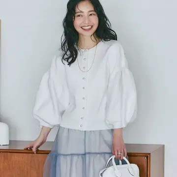 [새상품] 펄 퐁퐁 슬리브 니트 가디건 라 부티크 봉봉 화이트