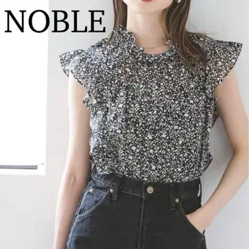 노블 NOBLE 모노톤 플라워 프린트 슬리브리스 블라우스