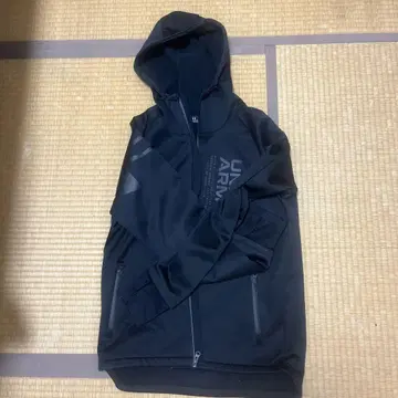언더아머 후드티