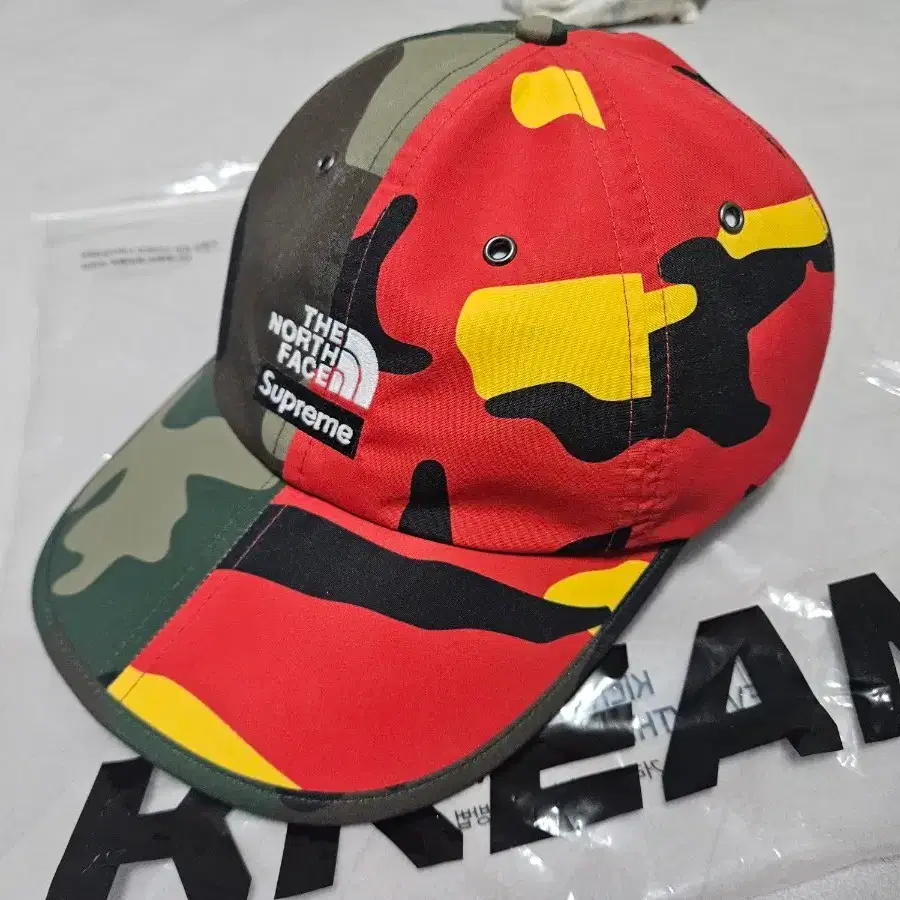 帽子 Supreme The North Face Split 6-Panel Supreme The North Face Split 6-Panel Black - SS24 - US