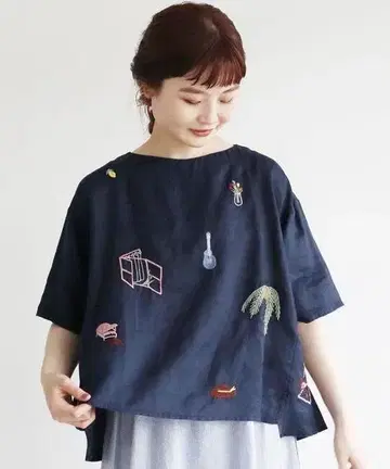 아틀리에 드 사봉 객실에서 가드닝 자수 블라우스