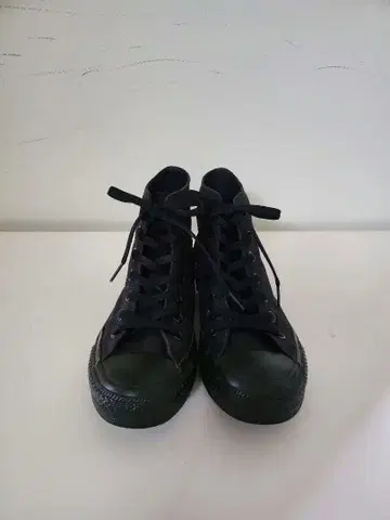 CONVERSE 블랙 하이컷 스니커즈