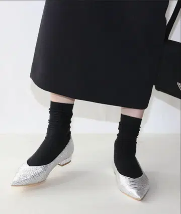 미사용 새상품, Fin 스틸레토 펌프스 25cm 실버