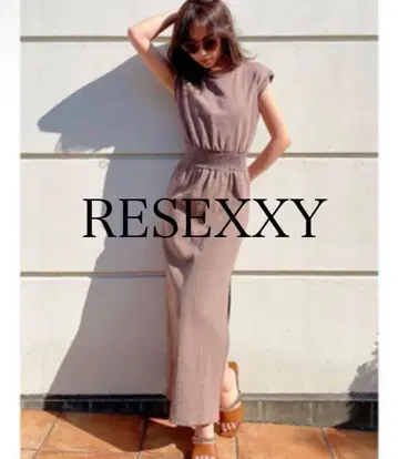 RESEXXY 백 오픈 디 슬릿 맨투맨 원피스