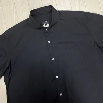 A.P.C. 반팔 셔츠 블랙 프랑스제