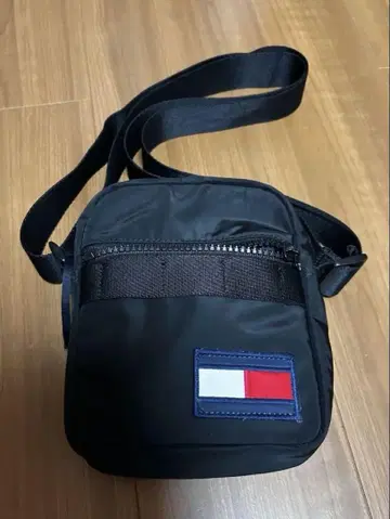 타미힐피거 숄더백 블랙