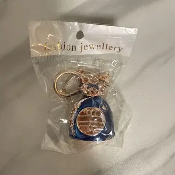 파란색 행운의 참 키링