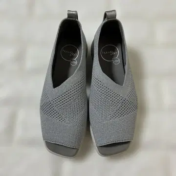 핏핏 넓은 폭의 부드러운 슬립온 24cm 라이트 그레이 라메