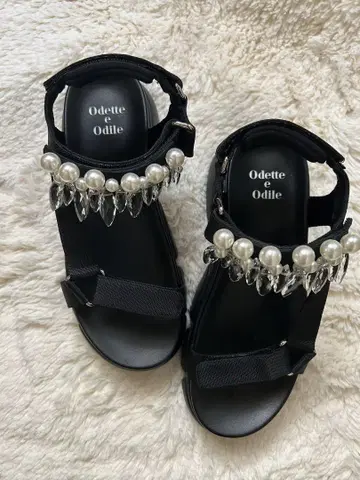 Odette e Odile 블랙 스포츠 샌들