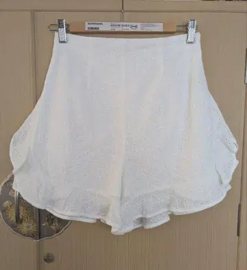 스나이델 snidel 펀칭 레이스 숏 팬츠 화이트 M