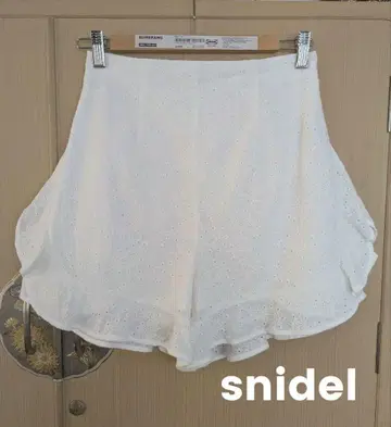 스나이델 snidel 펀칭 레이스 숏 팬츠 화이트 M