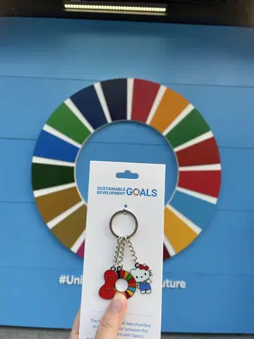 신상품 헬로키티 SDGs 키링 유엔 간사이 엑스포 한정판 일본관